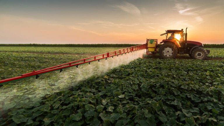 tracteur pesticide