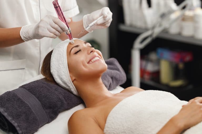 Le microneedling, efficace pour corriger les problèmes de peau