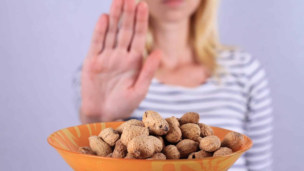 femme allergie arachides