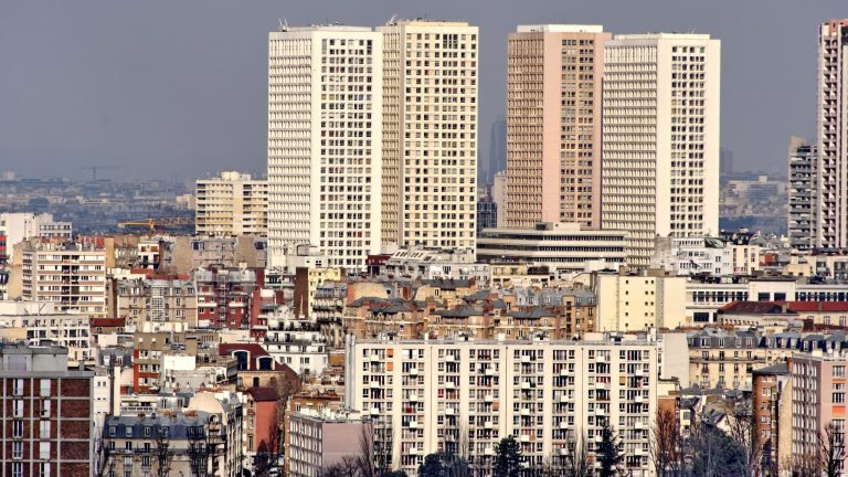 Éducation au collège : quartier d'une banlieue