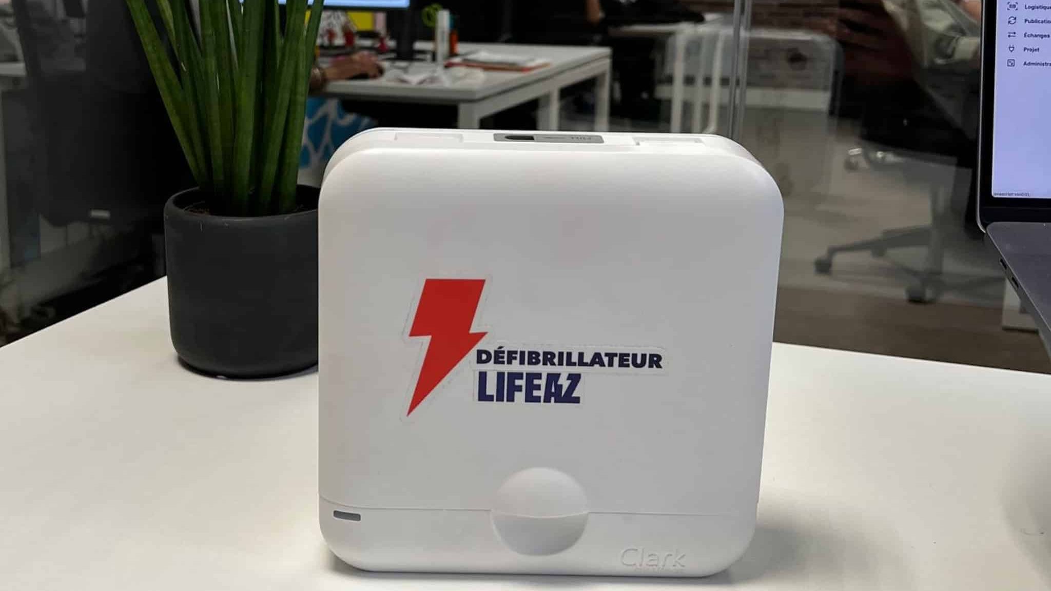 CES 2023 : Lifeaz présente le premier défribilateur pour les particuliers  et la maison
