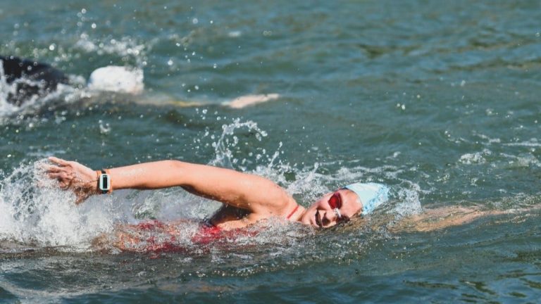 Nage en eau glacée : 3 nouveaux records pour Ludivine Blanc