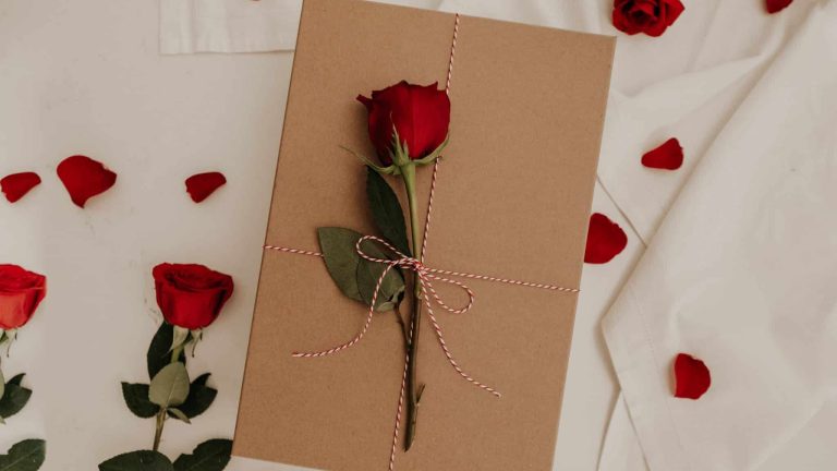 Box with roses