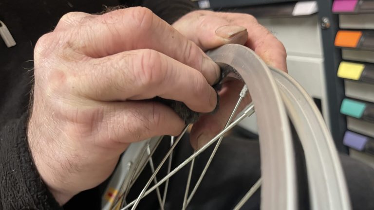 Doubs : des salariés en insertion donnent une seconde vie aux vélos