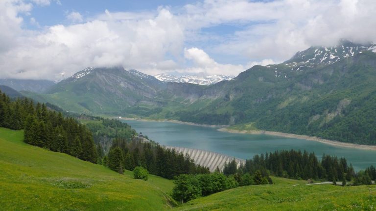 Barrage de Roselend, Beaufort, Savoie, Auvergne-Rhône-Alpes, France. https://fr.wikipedia.org/wiki/Barrage_de_Roselend