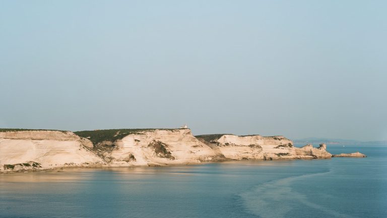 A Bonifacio en Corse une exposition d'art en collaboration avec le Centre Pompidou