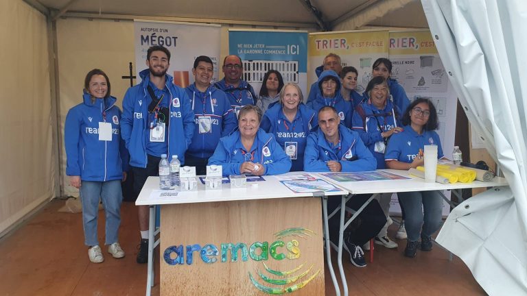 Les bénévoles au village rugby Bordeaux lors de la Coupe du monde de rugby