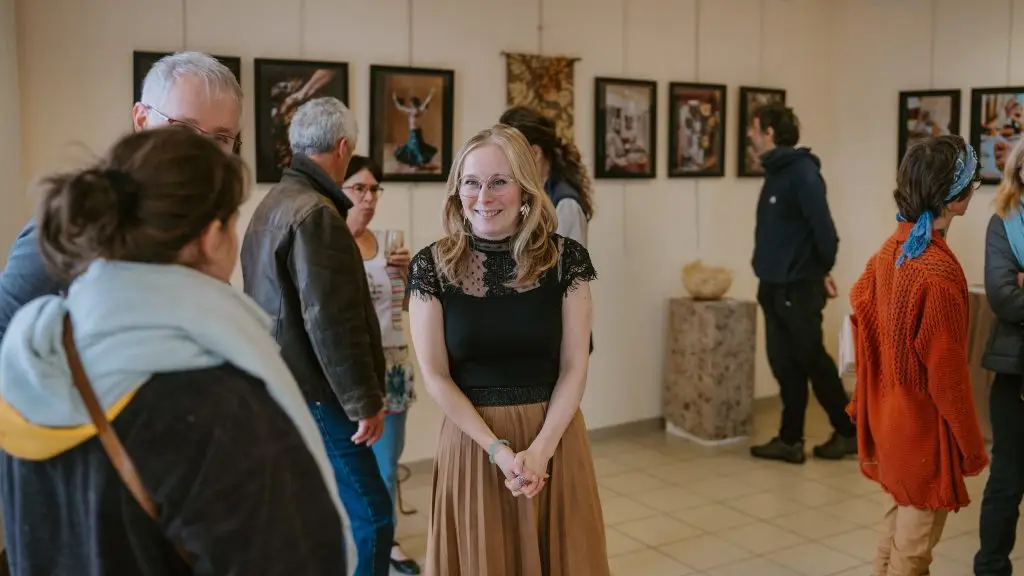 Pauline au sein de son exposition "Birdy photographie"