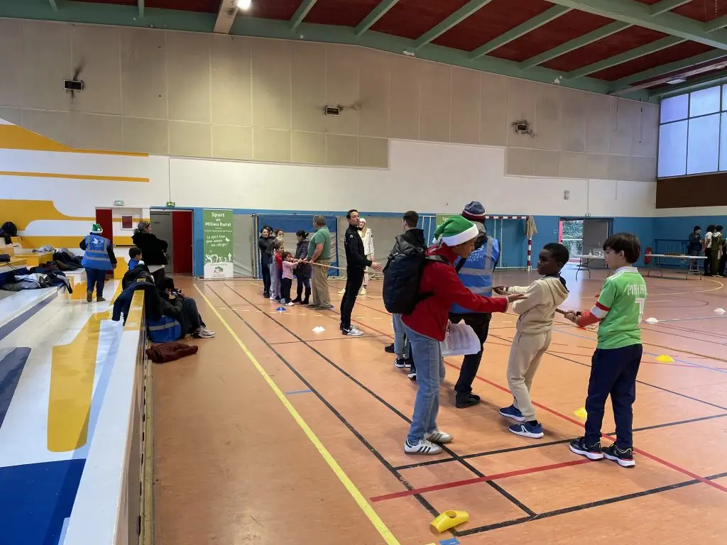 Le Noël sportif du secours populaire avec 200 enfants.