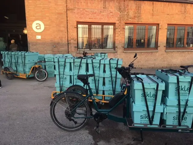 Récupérer les déchets alimentaires à vélo pour en faire du compost