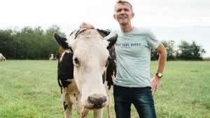 Jean-Michel et sa vache Gitane.