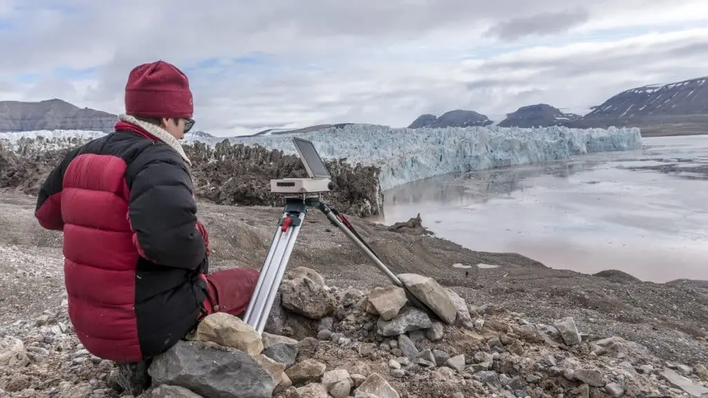 Comprendre la fonction des glaciers avec la glaciologue Heïdi Sevestre