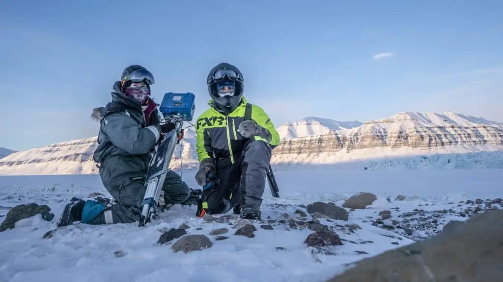 Comprendre la fonction des glaciers avec la glaciologue Heïdi Sevestre