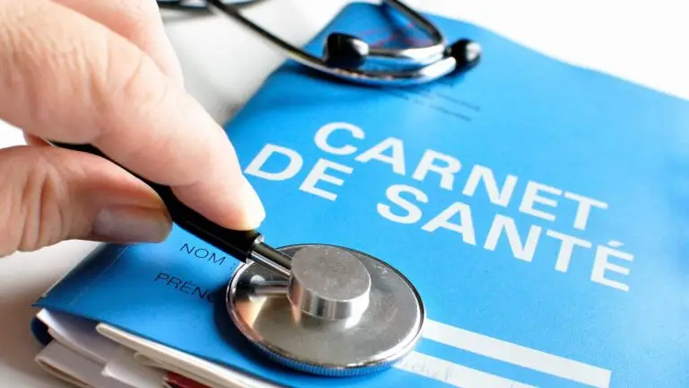 Un carnet de santé.