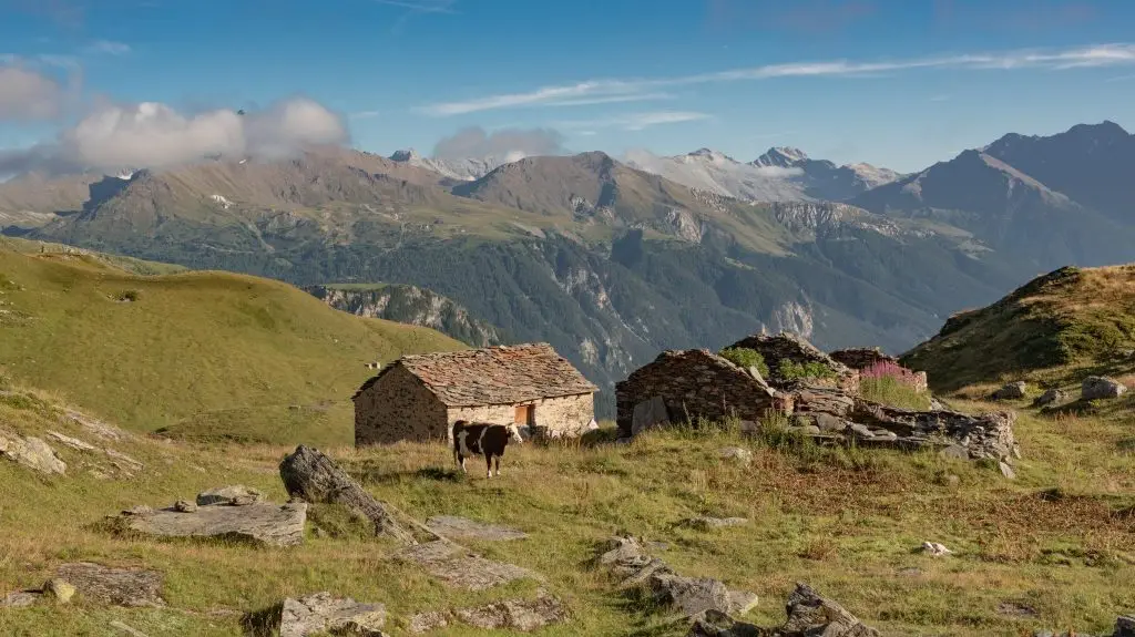 Livre : Randonner pour découvrir l’histoire mystérieuse des refuges