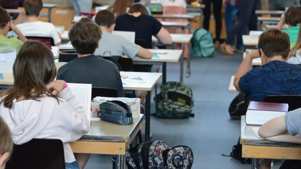 Des étudiants en épreuve du bac.