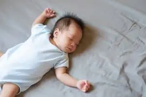 Un bébé qui dort