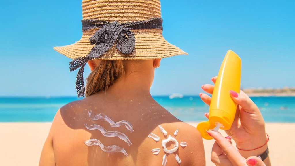 La crème solaire, l’alliée indispensable de vos vacances