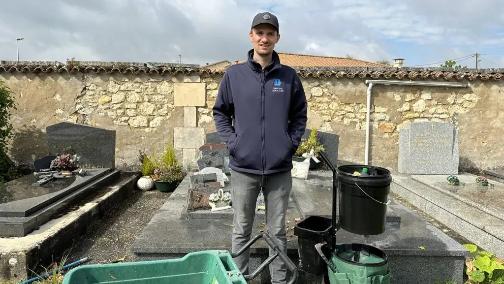 Clément Belouin fondateur de l'entreprise Maritime Sépulture. Il se trouve au cimetière de Saujon en Charente-Maritime.