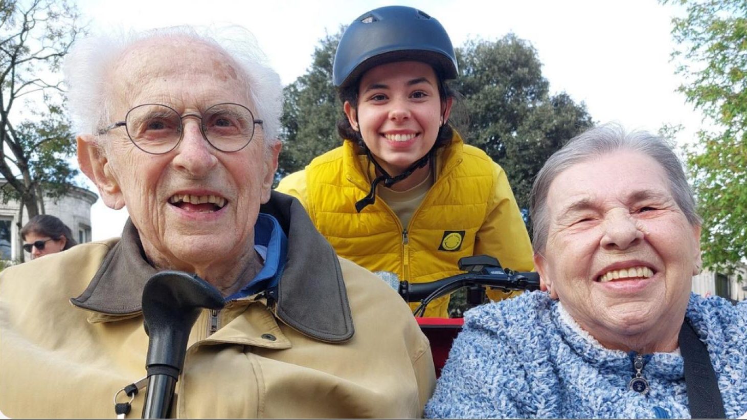 A 21 ans, elle réalise un tour de France à vélo des Ephad