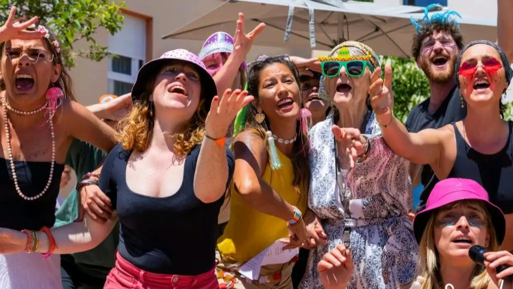 Des femmes de différentes générations se rassemblent pour l'événement "Samedi Bien"