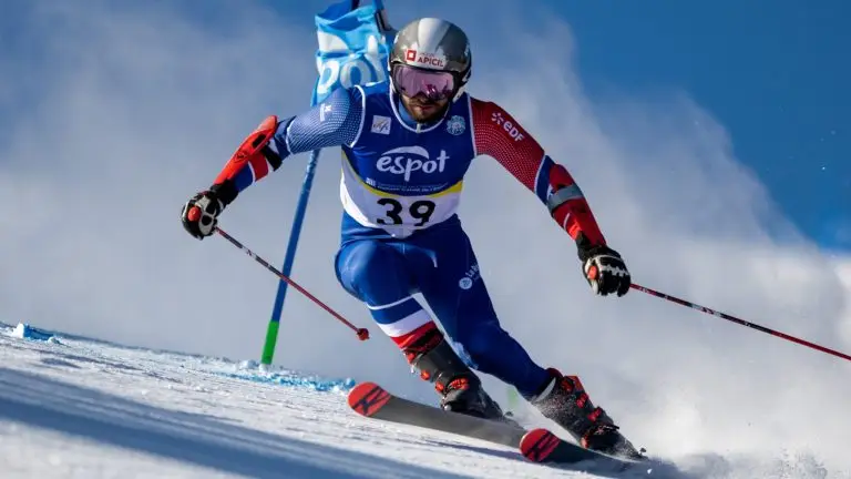 Jordan Broisin, équipe de ski France handisport durant une compétition