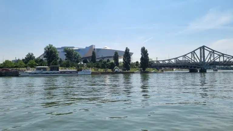 Lyon : Emprunter la Saône pour se rendre au Musée des Confluences