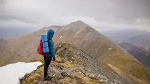 personne sur une montagne