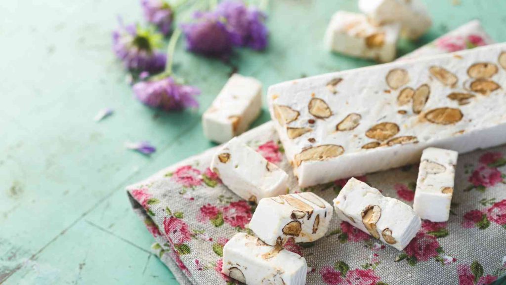 Du nougat de Montélimar.