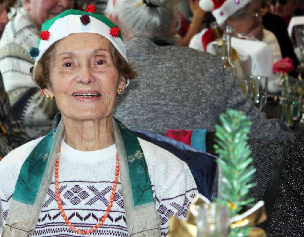 Pour Noël, l'association Les petits frères de pauvres accompagne les personnes âgées isolées