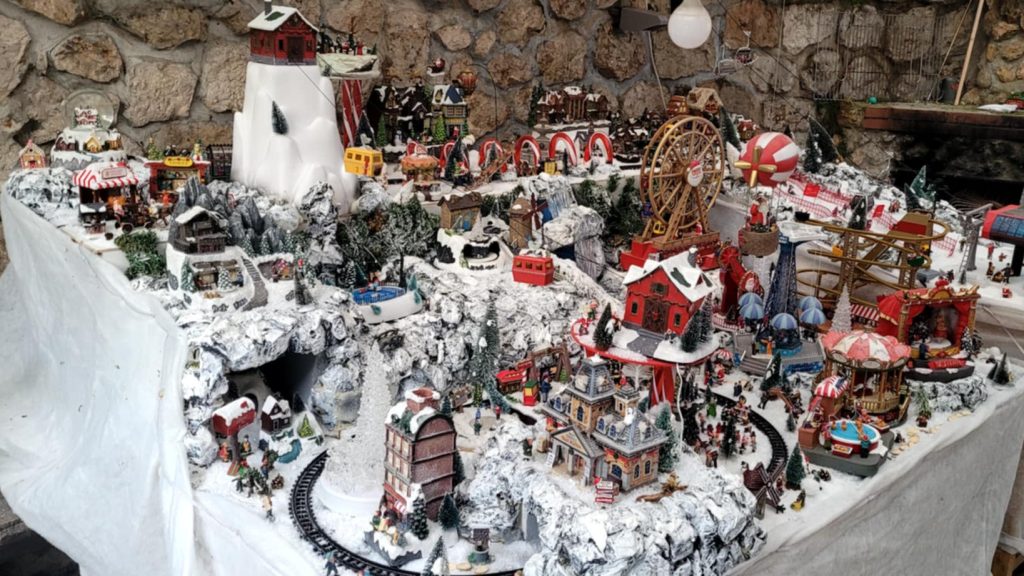 Le village de Noël d'Emmanuel Delaplace à Nice peut se visiter gratuitement.