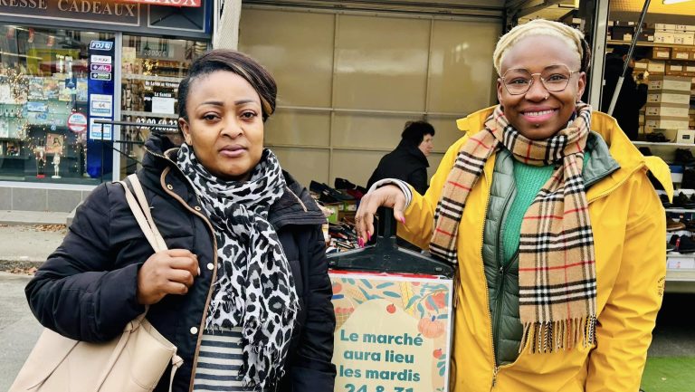 Deux membres de l'association les Clandestines à Rennes, sourient face caméra